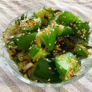 こざかなの作ってみた!投稿(1分おつまみ＆副菜㉓きゅうりとセロリと大葉の塩昆布和え🤭✨)