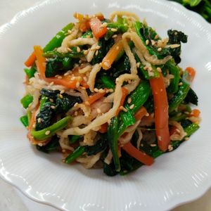もんぶらん°・*:.。.☆の作ってみた!投稿([野菜たっぷり塩こうじナムル]フライパンで炒めるだけ♪)