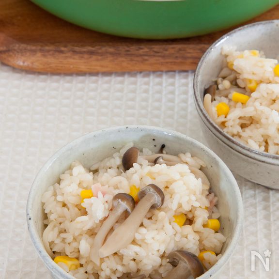 フライパンdeきのことコーンの炊き込みご飯