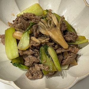892797の作ってみた!投稿(＊牛肉と青梗菜と舞茸のにんにくオイスター炒め＊)