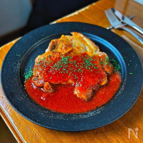 【出汁トマトのパリパリチキンソテー】
