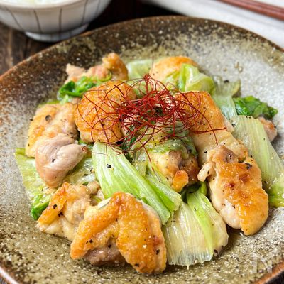 鶏もも肉とレタスの塩だれレモン炒め