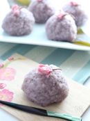 電子レンジで簡単　もち米で作る　桜もち。