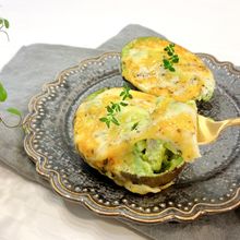 【超簡単】やみつきになるウマさ♡丸ごとアボカドグラタン