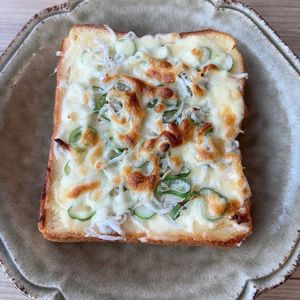 mi♡の作ってみた!投稿(栄養満点！しらすとネギの満足トースト！朝ごはんに！)