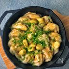 LODGEスキレットで＊にんにくと手羽先のオイスター酢蒸し＊