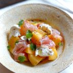 柿とクリームチーズ 、生ハムのサラダ