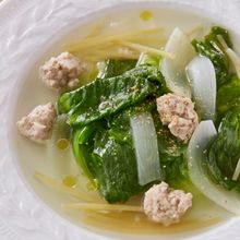 レタスと鶏団子の優しいスープ