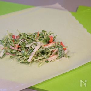 豆苗とカニカマの春巻き | レシピサイトNadia