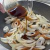 材料2つでパパッと！【ちくわと玉ねぎの甘辛焼き】の工程4