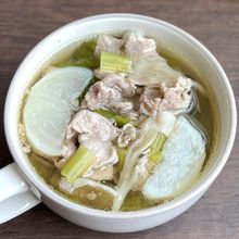 豚肉とカブのコンソメスープ