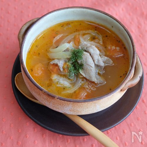 味の決め手はこれ１本！【メキシカン風味・豚肉トマトスープ】