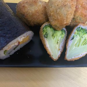 じゃがいもの作ってみた!投稿(『ブロッコリーの肉巻きフライ』バラ肉を巻いてジュワッと絶品♡)