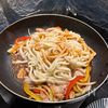 火を使うのは約6分！具だくさんスタミナ豚ニラ焼きうどんの工程3