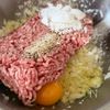 揚げない!衣はパン粉だけ【メンチカツ】の工程2