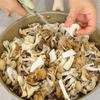 鶏とキノコのたれしみガリバタ焼きおにぎりの工程2