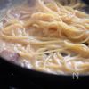 ワンパンで簡単⭐︎金色のカルボナーラ〜炭焼き職人風の工程6