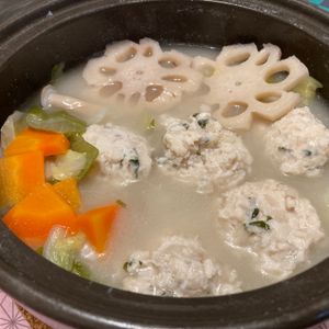 けいの作ってみた!投稿(シャキシャキ＆ふわふわ♩れんこん入りつくね鍋)