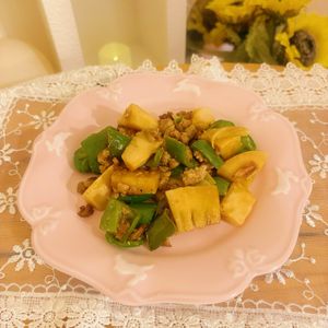 タツノオトシゴの作ってみた!投稿(行列の定食屋さんの🍚筍とピーマンのオイスター肉味噌炒め🤩)