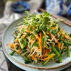 ゆで方で栄養たっぷり☆野菜と豆もやしのピリ辛やみつきナムル