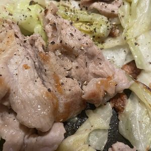 りかの作ってみた!投稿(春のスタミナごはん！【豚こまと春キャベツのガリバタ炒め】)