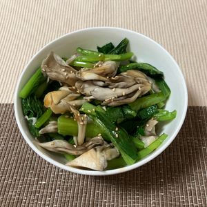 あすかの作ってみた!投稿(レンチンでお手軽♪舞茸と小松菜のナムル)