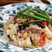 蒸しサラダ豆とレモングラスの鶏釜飯