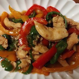 ゆの作ってみた!投稿(チンジャオロース風♪『鶏むねとパプリカの旨だれ炒め』)