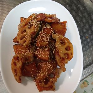 鶏皮坊主の作ってみた!投稿(秋を感じる！やみつき♡【かぼちゃとれんこんの甘辛ごま照り】)