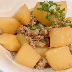 かよの作ってみた!投稿(【じゃがいもと肉そぼろの甘辛バター】こってりご飯が進む♬︎)