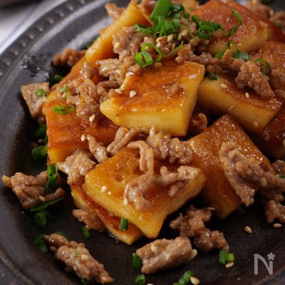 【ご飯に乗せたい】豚ひき肉とはんぺんのガリバタ醤油炒め