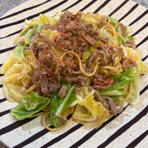 楽ラク手抜キッチン🐶🐾の作ってみた!投稿(お酒がすすむパスタ！豚なんこつとキャベツの和風パスタ)