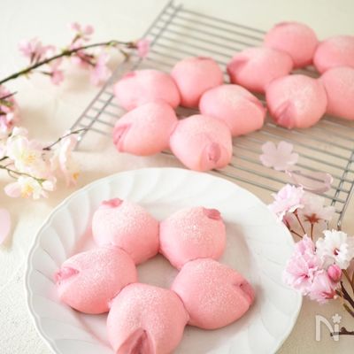 材料2つの鬼ラクいちごカスタードで、
桜ちぎりパン