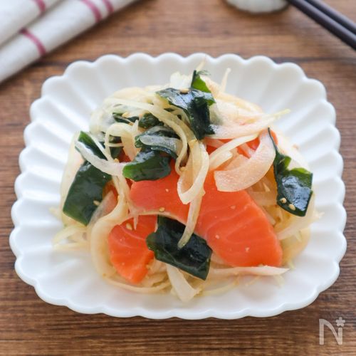 やみつき♡サーモンとたまねぎのごま味噌ナムル
