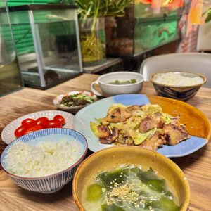 ぴいすけの作ってみた!投稿(【鶏キャベツの味噌マヨ炒め】鶏肉×キャベツ♡食材2つで絶品!)