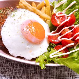 かえるの作ってみた!投稿(簡単おうちカフェごはん♡『大判ハンバーグのロコモコ丼』)
