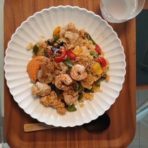 ゆの作ってみた!投稿(【冷やご飯で作る簡単チキンパエリア】炒めて蒸すだけ！)