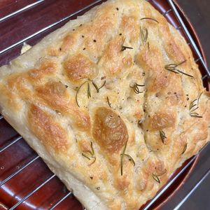 あいともの作ってみた!投稿(【ふわもち食感♪こねないフォカッチャ】簡単なのに本格的！)