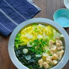 鶏肉と白菜とわかめの旨塩にんにくスープ鍋