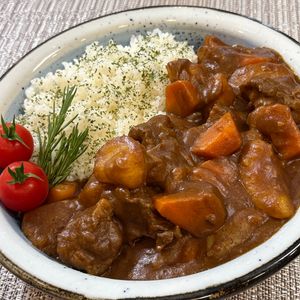 楽ラク手抜キッチン🐶🐾の作ってみた!投稿(いつもやってる😋レトルトカレーを10倍おいしくする技🤩)
