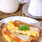 半熟チーズオムレツのホットサンド♡フライパンで簡単！