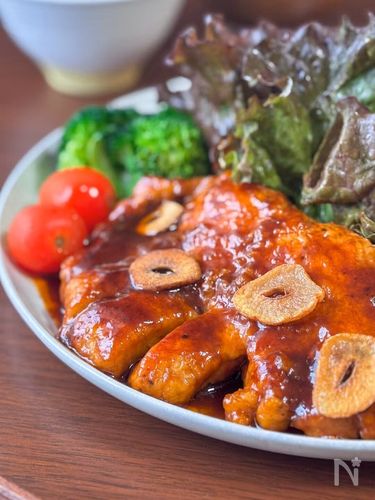 【一皿で大満足】簡単でガッツリ美味しい!「節約肉おかず」3選|レシピ本もご紹介