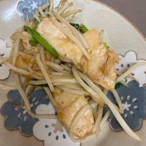 えみちょりん♪の作ってみた!投稿(【鶏肉ニラもやしの とろみ中華炒め】鶏むねと野菜の簡単おかず)