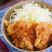 マヨ衣で超簡単！サクサク＆お肉柔らか♪『ソース紙カツ丼』