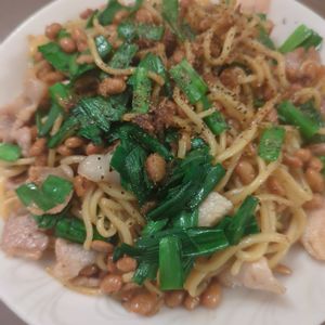 たりおの作ってみた!投稿(納豆嫌いもよろこぶ！納豆とニラのこんがり醤油焼きそば)