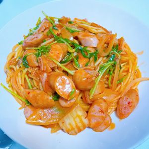 にらたまの作ってみた!投稿(［キムチナポリタン］やばいパスタ！ズボラ飯！ワンパン！爆速)