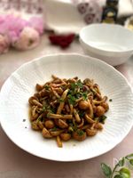 ハマるおいしさ～なめこのバター炒め