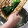 【再現】サイゼリヤの！ほうれん草のソテー♪の工程1