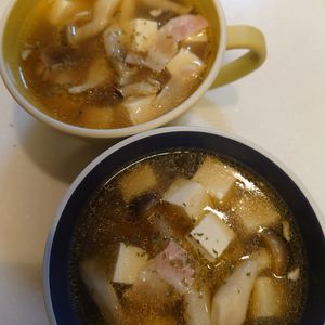 にゃんこさん🐱の作ってみた!投稿(何度も食べたい『ベーコンとしめじと豆腐のコンソメ醤油スープ』)