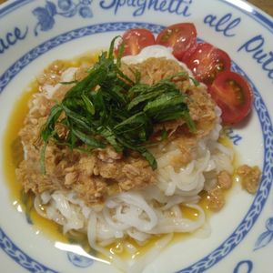 ももの作ってみた!投稿(火を使わず5分で完成♡『ツナの冷やし混ぜうどん』簡単美味♪)